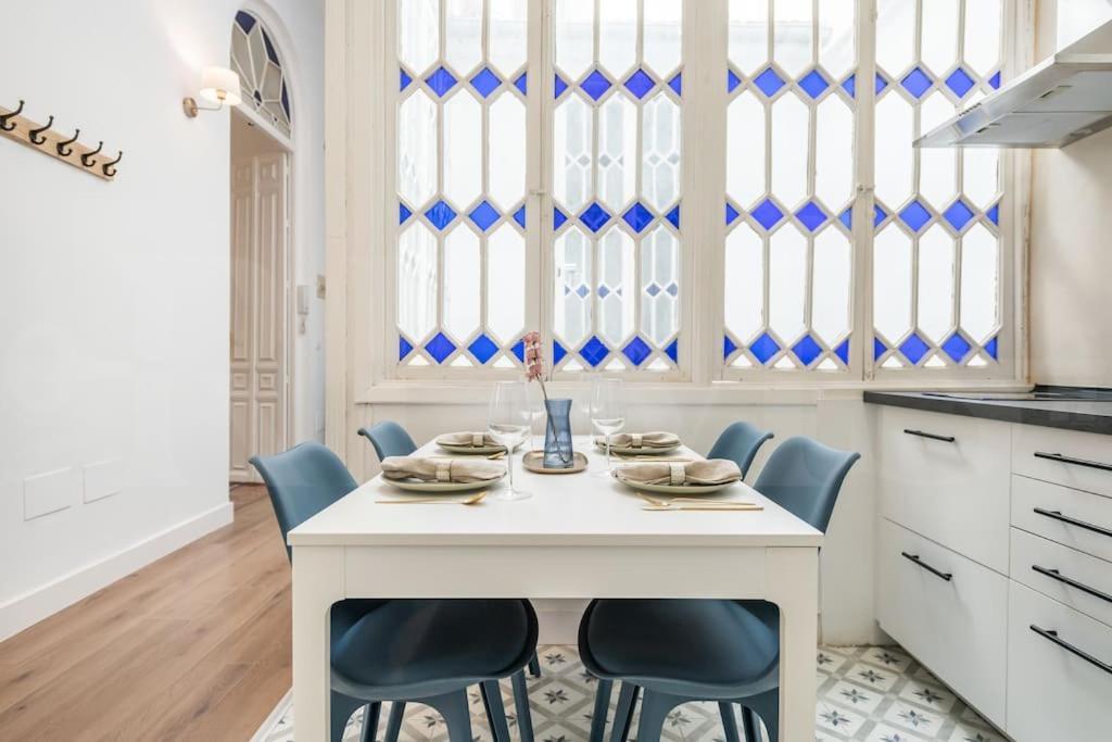 Historic Charm With Contemporary Flair By Rems * Malaga